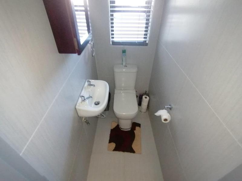 5 Bedroom Property for Sale in Fraaiuitsig Western Cape